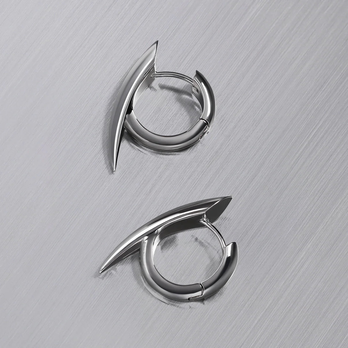VENOM CLAW EARRINGS