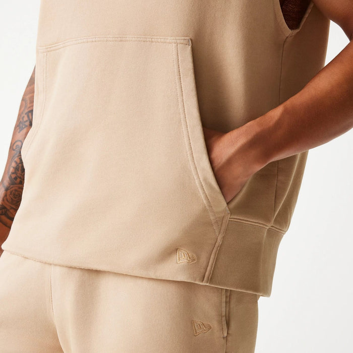 The Male model is wearing Chicago Bulls NBA Washed Beige Sleeveless Hoodie 5