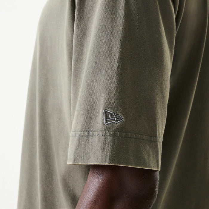The Male model is wearing LA Lakers NBA Washed Grey Box T-Shirt 5