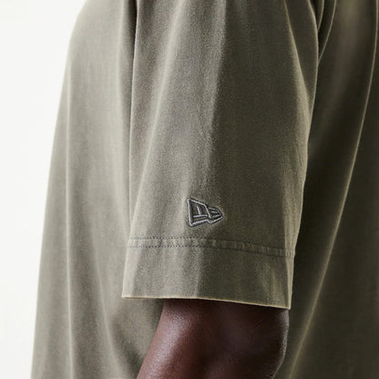 The Male model is wearing LA Lakers NBA Washed Grey Box T-Shirt 5