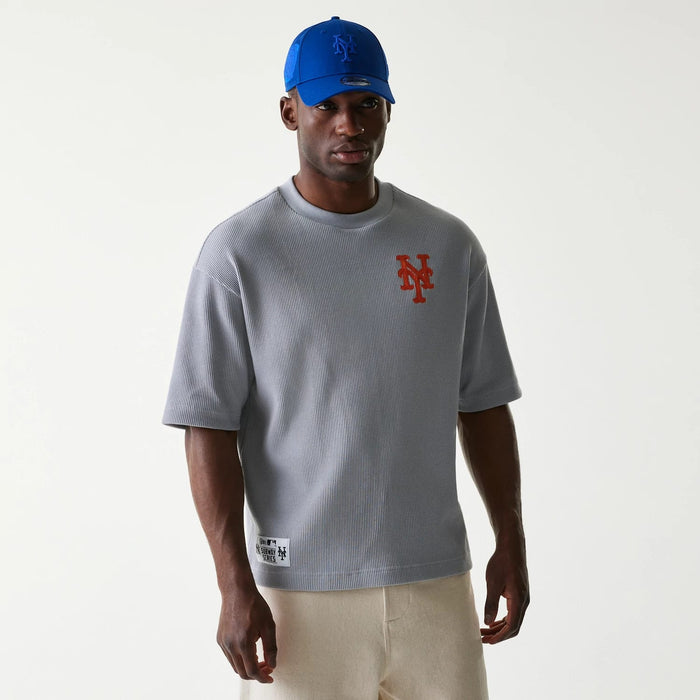 The Male model is wearing New York Mets MLB Waffle Grey Oversized T-Shirt 1