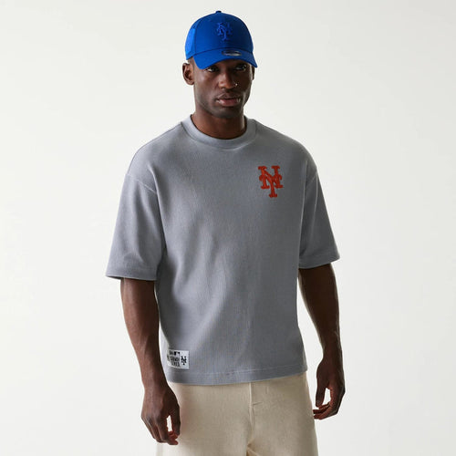 The Male model is wearing New York Mets MLB Waffle Grey Oversized T-Shirt 1