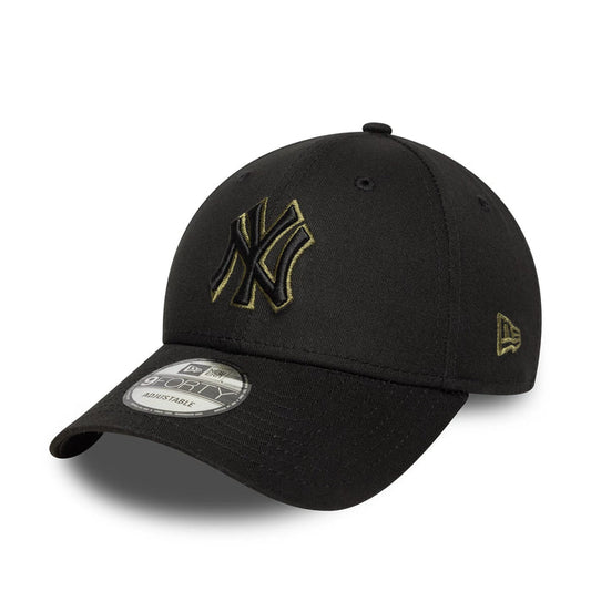 This is a New York Yankees MLB Team Outline Black 9FORTY Adjustable Cap 1