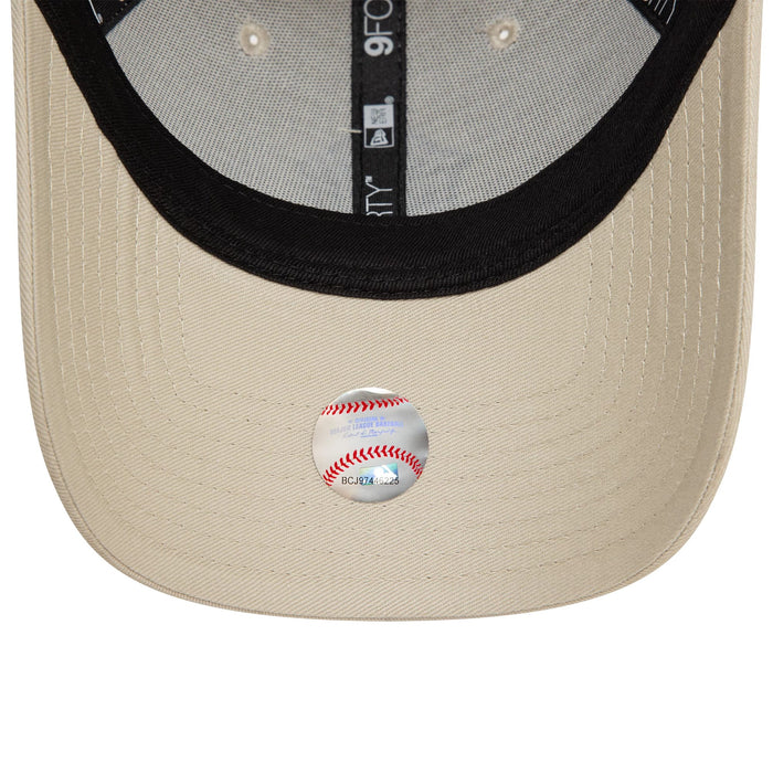 This is a New York Yankees Team Outline Cream 9FORTY Adjustable Cap 5